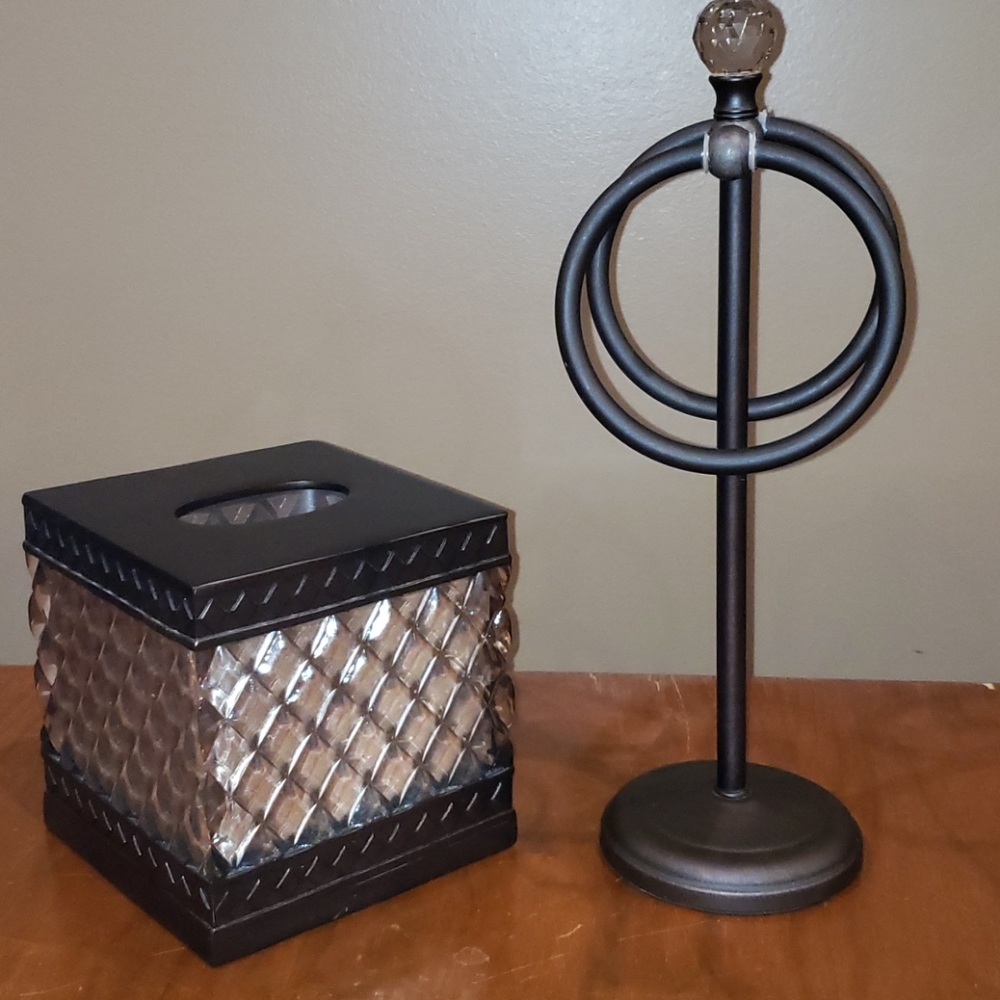 Bed Bath&Beyond tissue & tea towel holder